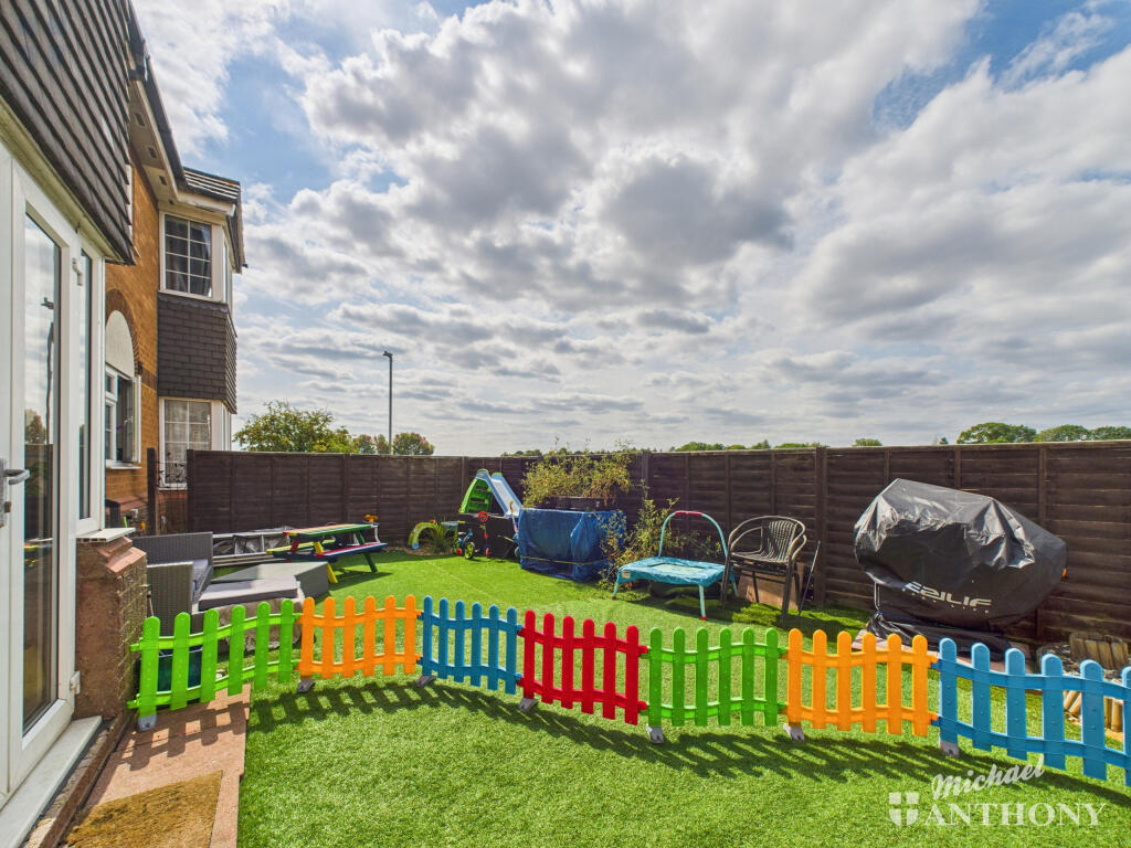 CAM03218G0-PR0747-STILL012