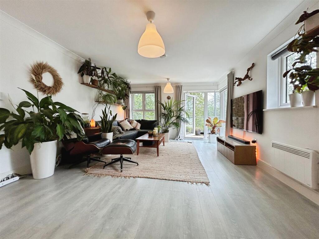 0ad91feb-E-495F-8937-F2807EEB1E61-4442-000002B7E85