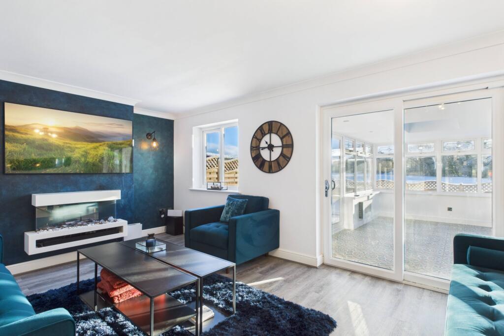 EweMove Spalding -  Cornfield House - Living Room