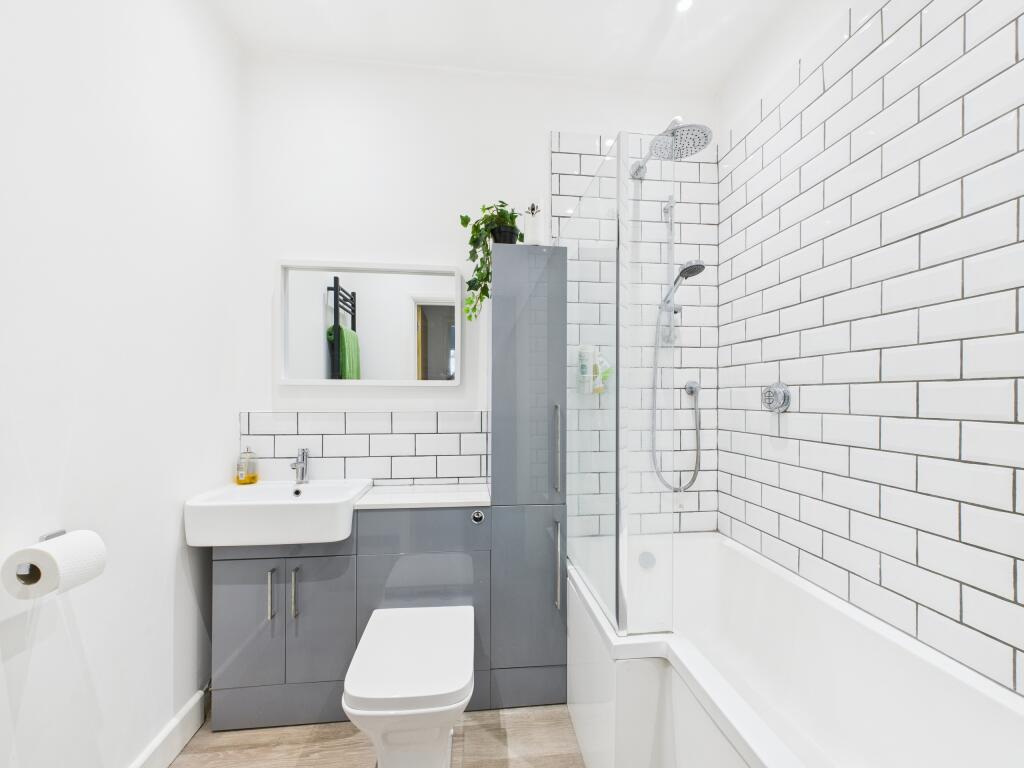 CAM02909G0-PR0353-STILL001