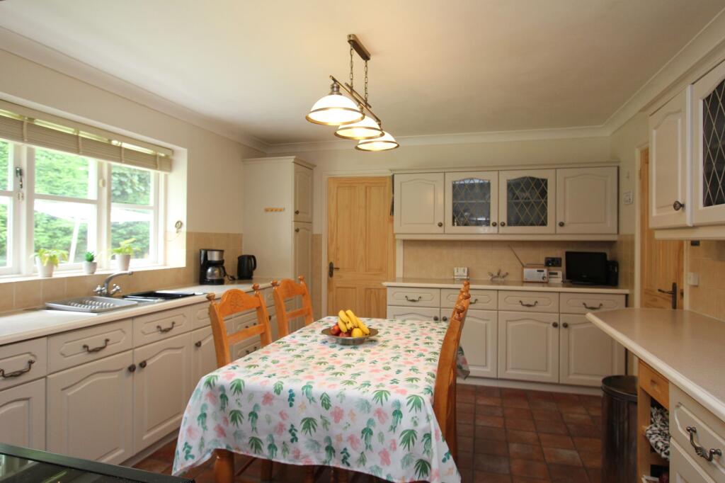 Family Kitchen/Dining Space