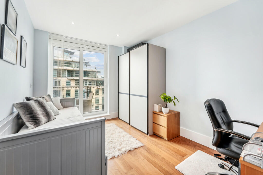 Flat 42, Ensign H...