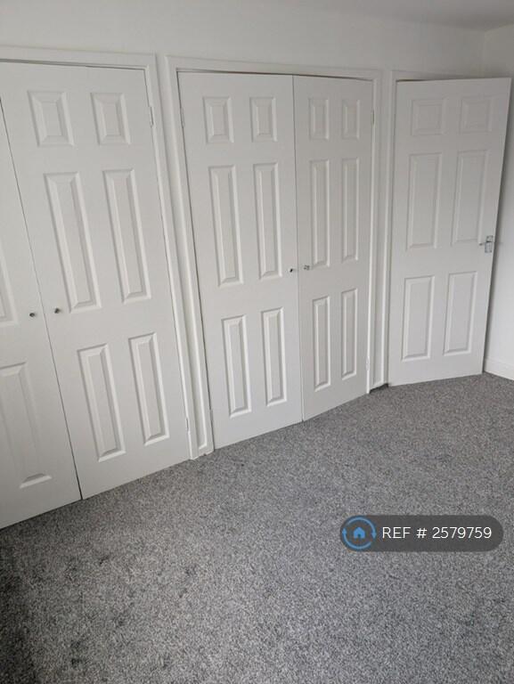 Main Bed Fitted Wardrobes New Carpet