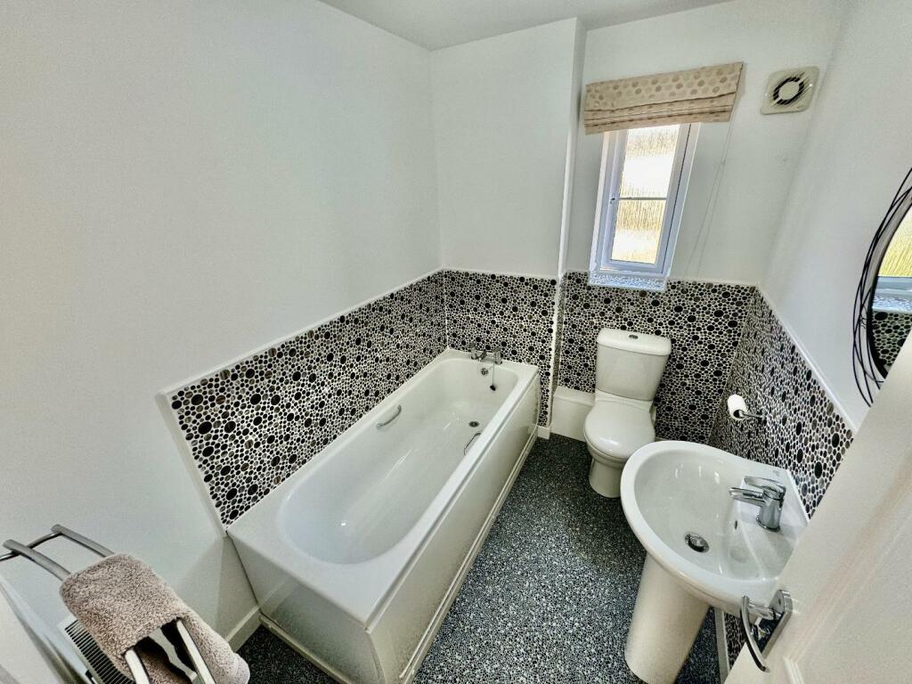 BATHROOM/W.C.