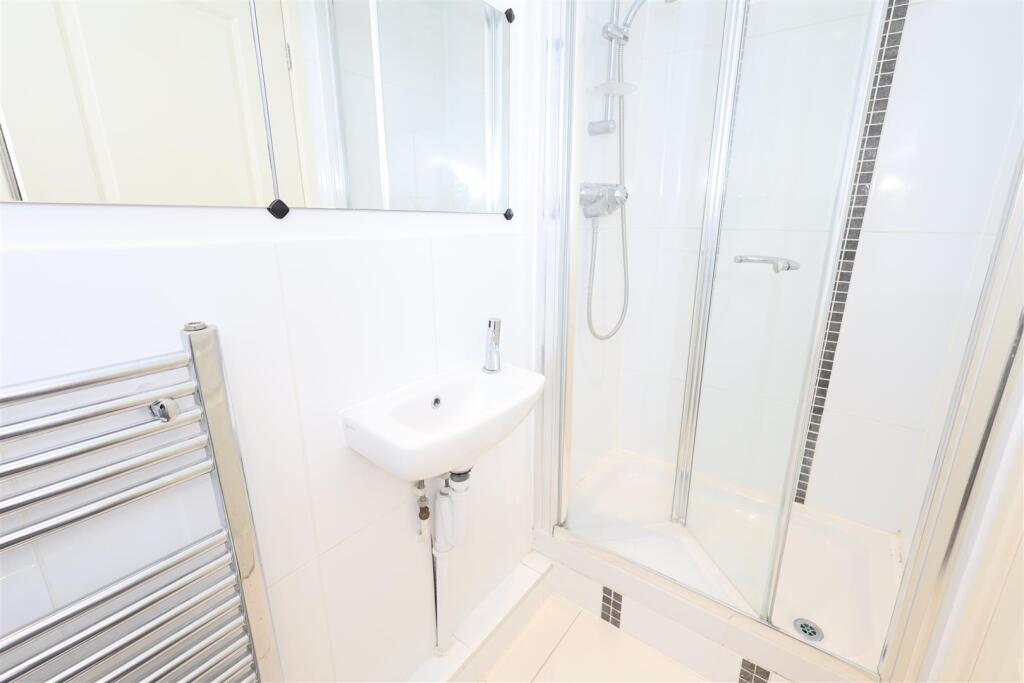 ENSUITE SHOWER
