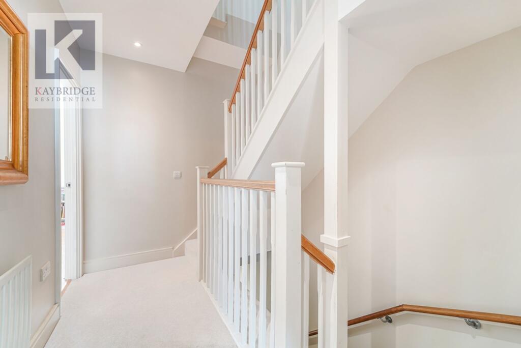 Beaumont Drive KT4 8FE