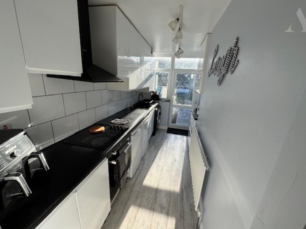 32 Ermington Road kitchen