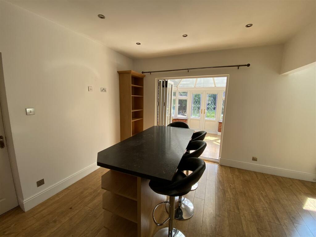 Kitchen: