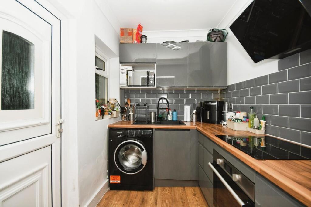 KITCHEN, DINING ROOM AND LOUNGE