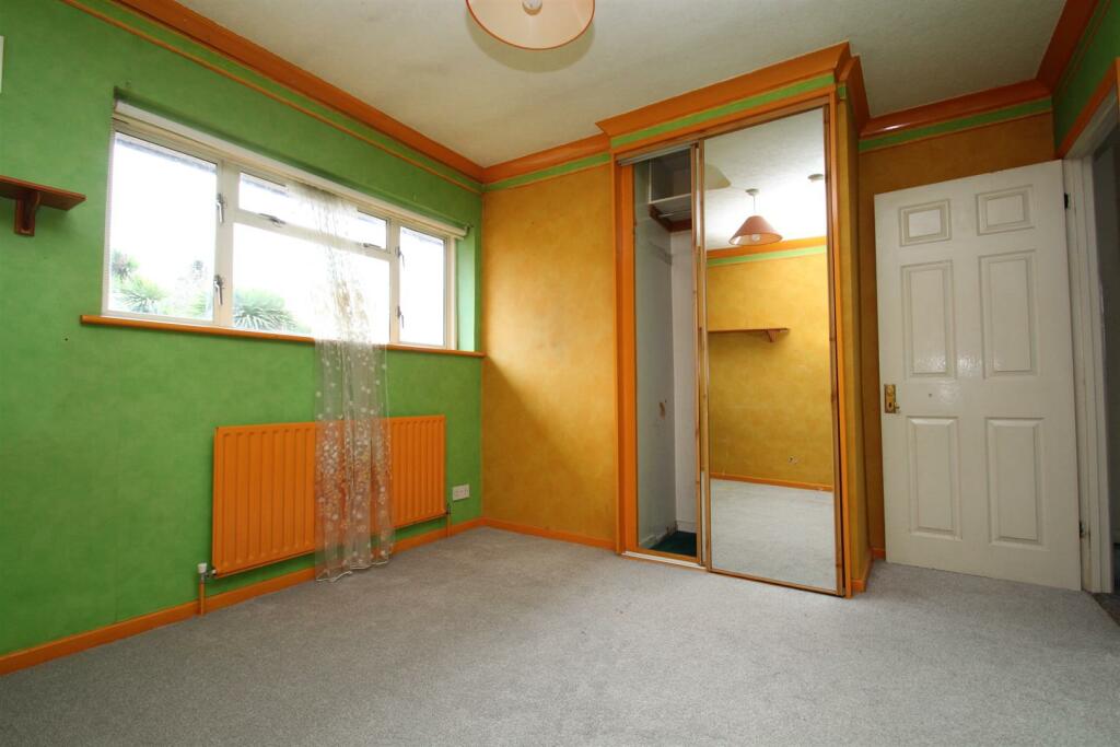 Bedroom 1.JPG