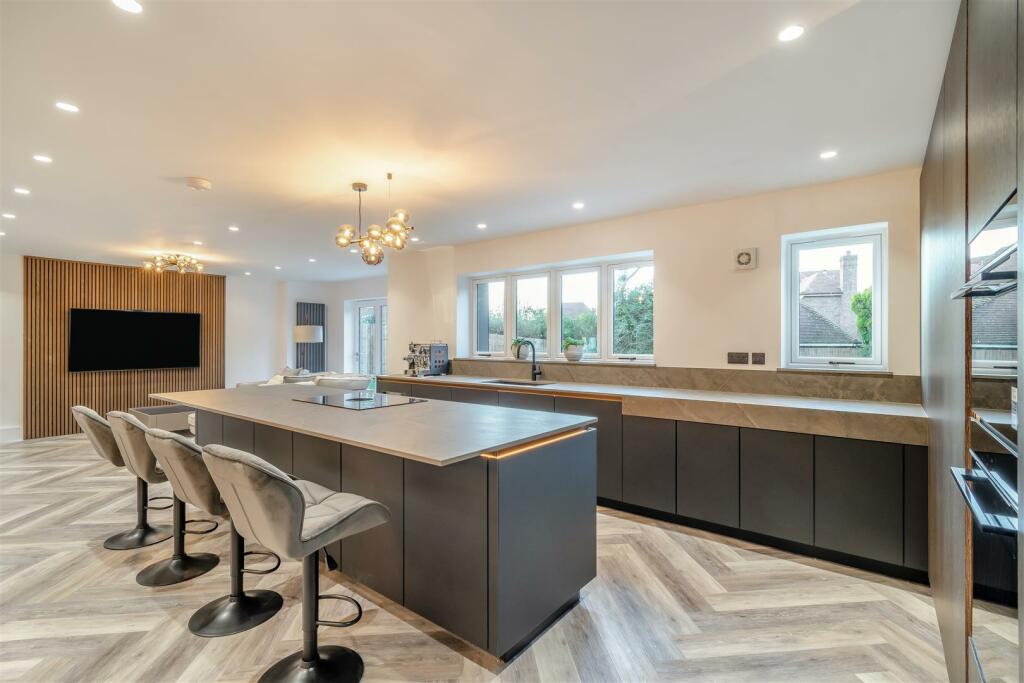 8628166-interior18.jpg