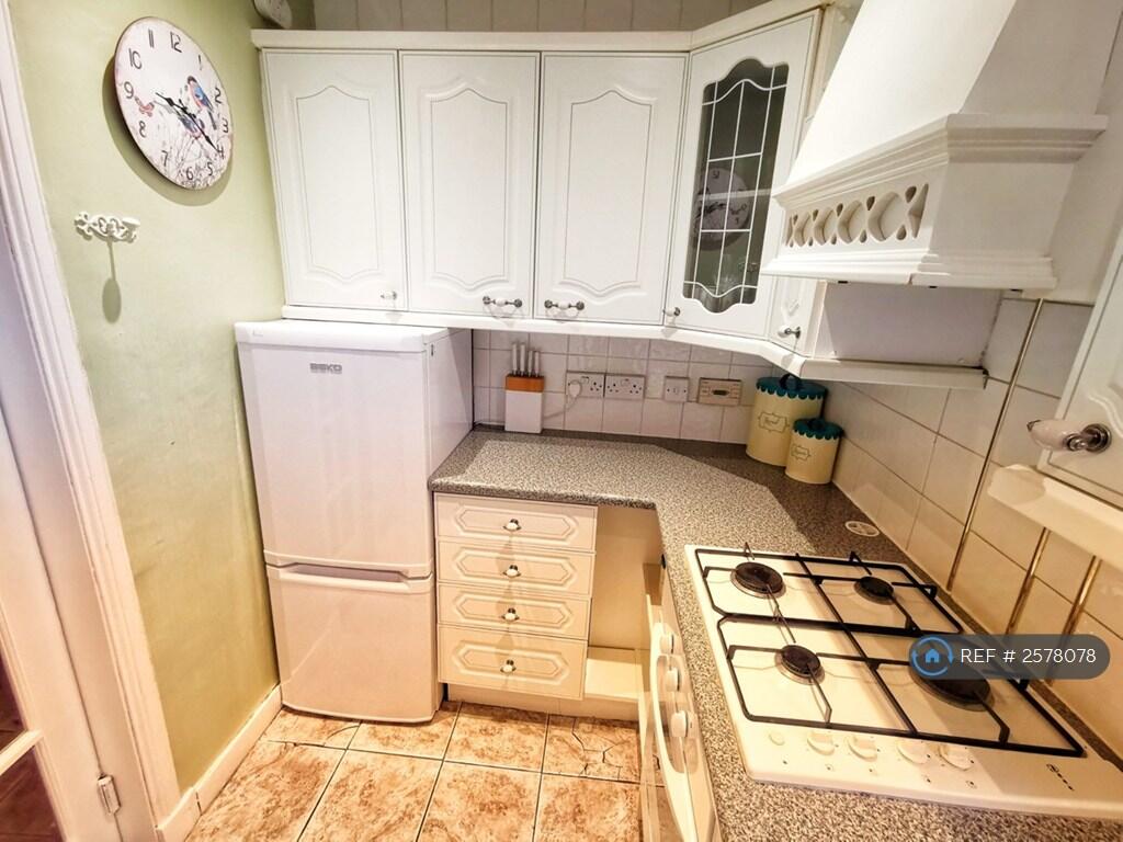 Kitchen - All White Appliances