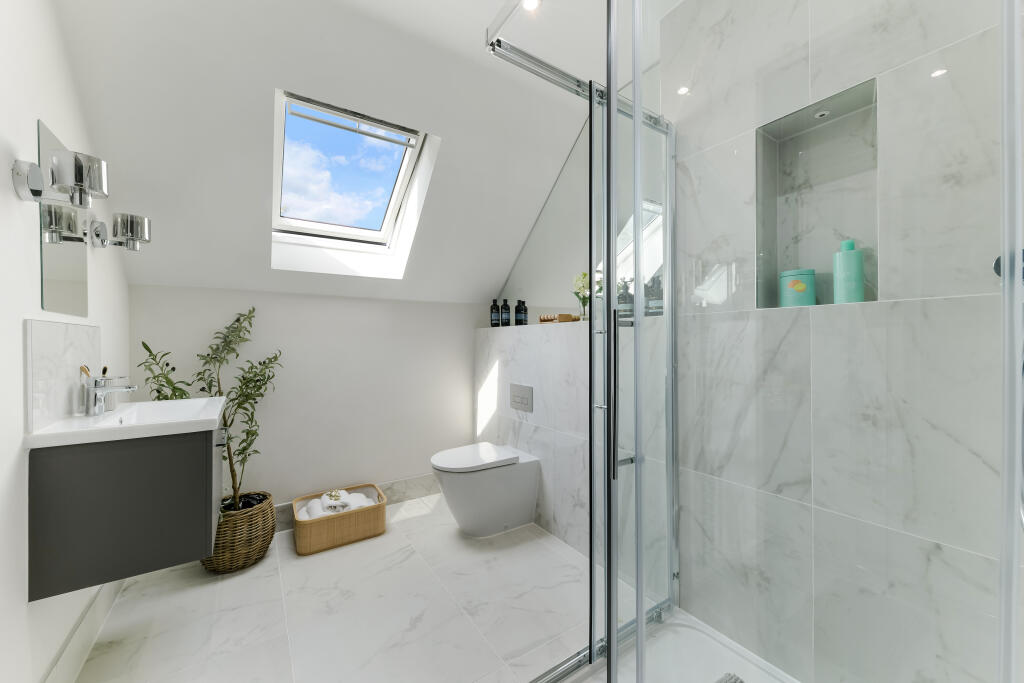 En-suite to Principal Bedroom