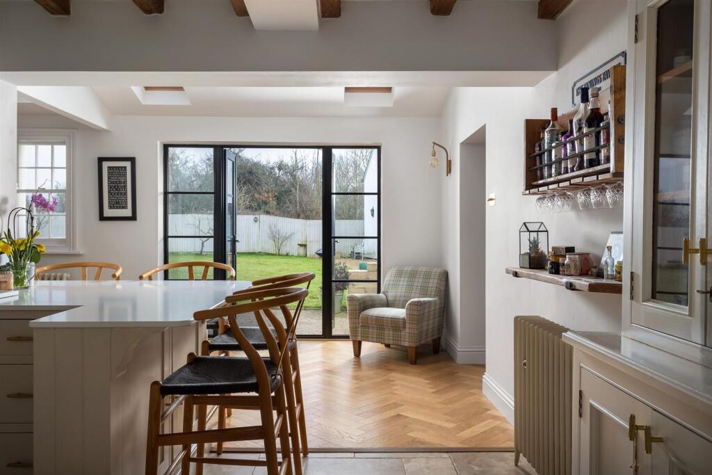 21 - Tynings House - GL51 4XF - Web.jpg