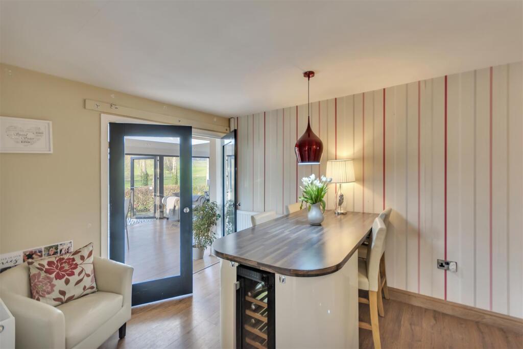 Kitchen/ Breakfast room