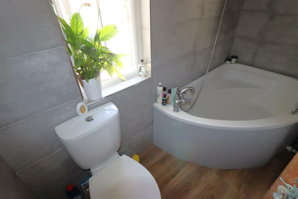 Bathroom (1).JPG