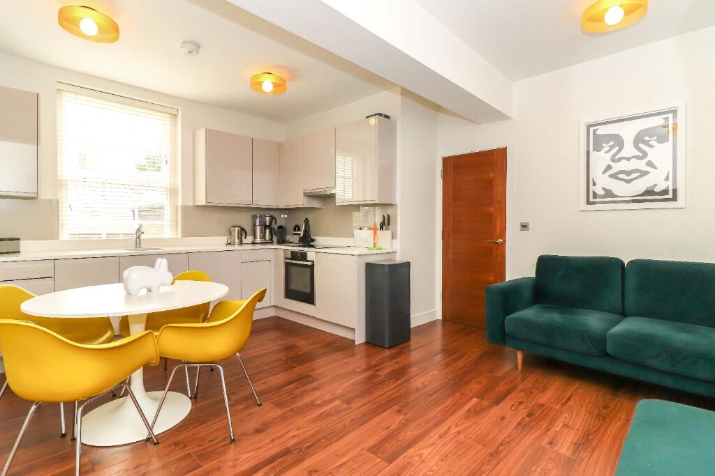 Sitting/dining room