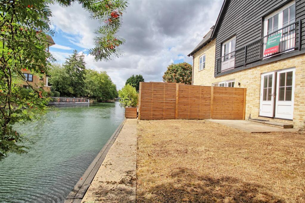 PRIVATE REAR GARDEN