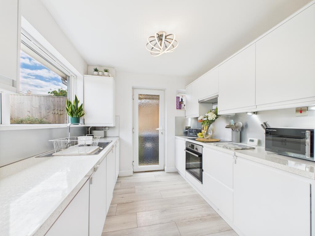 CAM02909G0-PR0458-STILL018