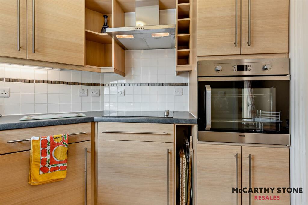 8596840-interior10-800.JPG