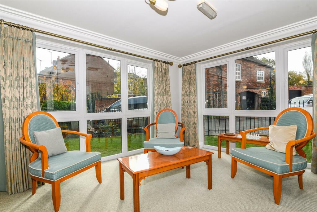 Homeowners Lounge