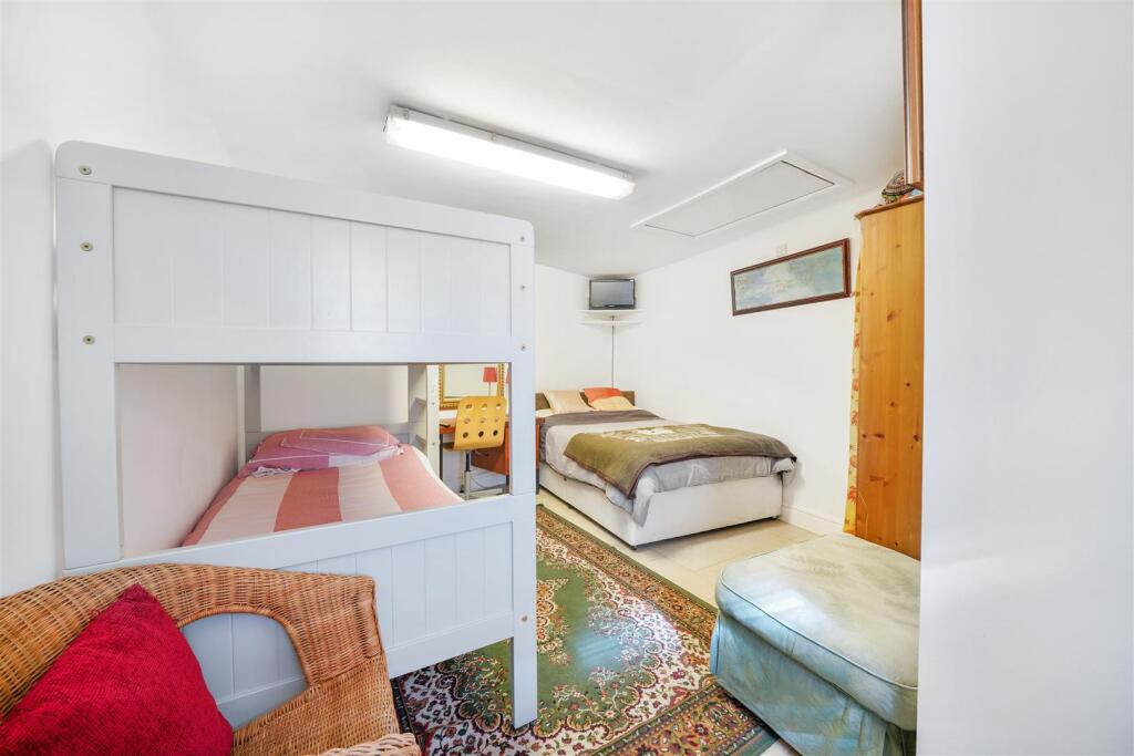 5 Conisborough Crescent - G22OpN6XlFE64mfUi1NC.jpg