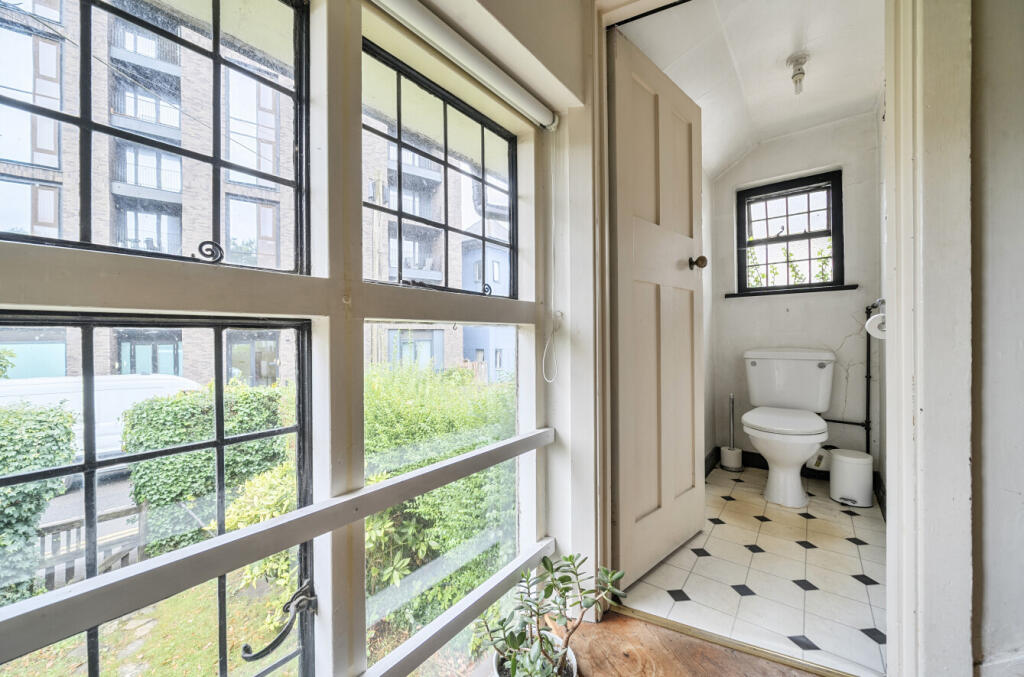 1347357-11-68b179...