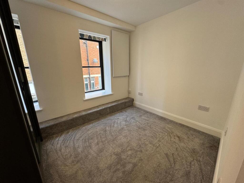 Bedroom 2 (2).jpg