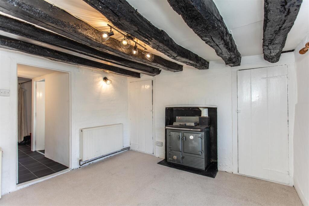 Thatch Cottage28.jpg