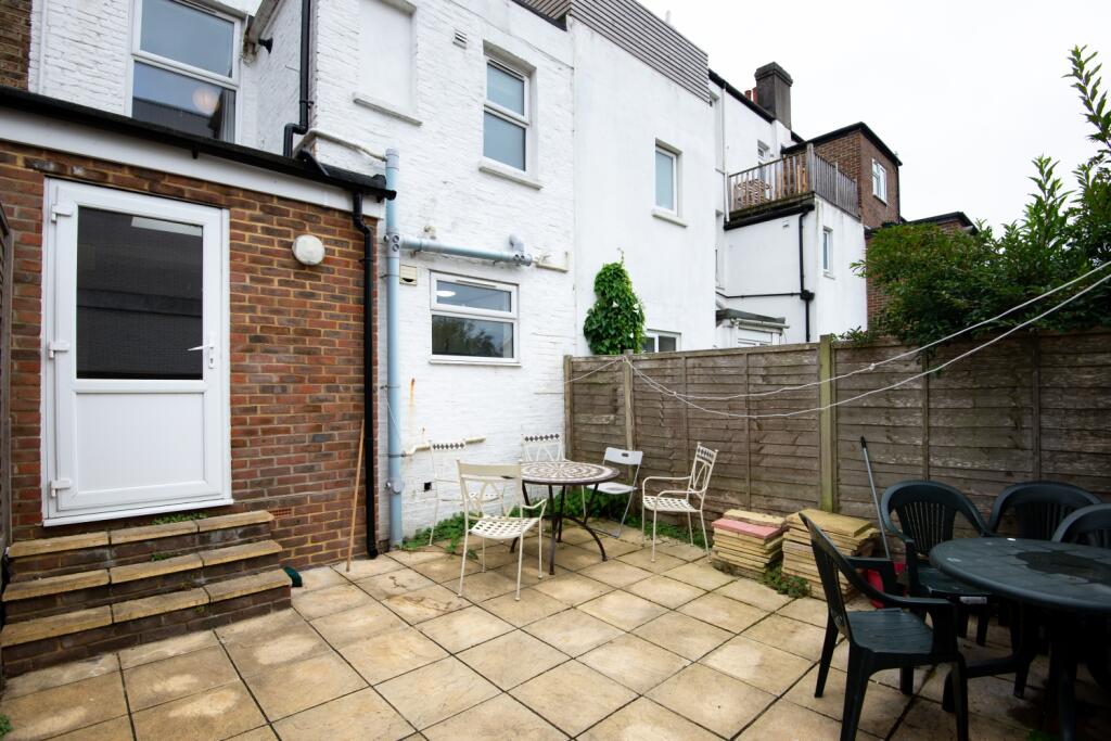 17 Shanklin Road Outside Area (2)