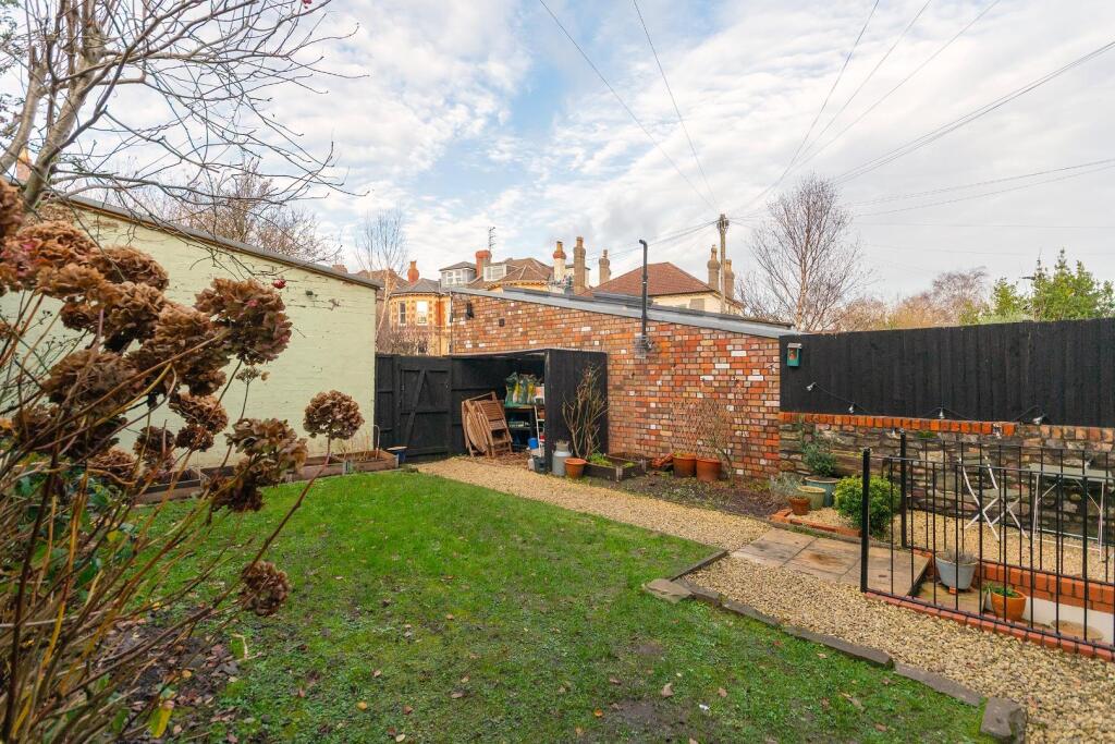 2Z4R6RD - External F.jpg