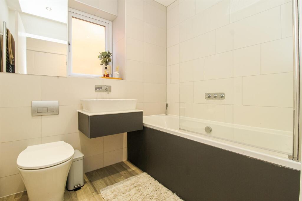 BATHROOM/W.C.