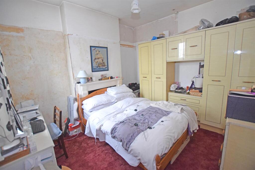 bed2.jpg