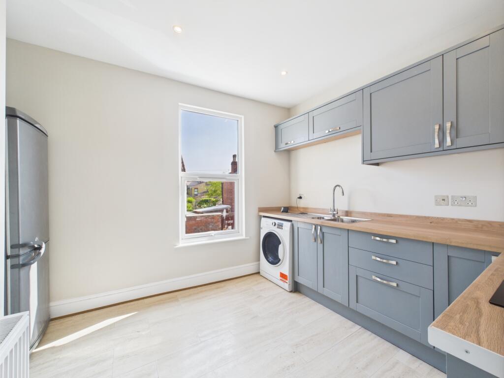 CAM02023G0-PR0162-STILL013