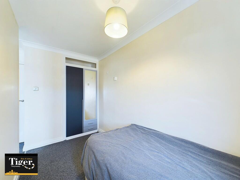 CAM02176G0-PR0357...