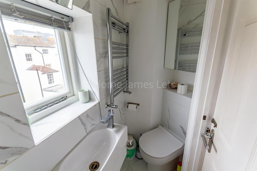 18575569 En-Suite (2).jpg