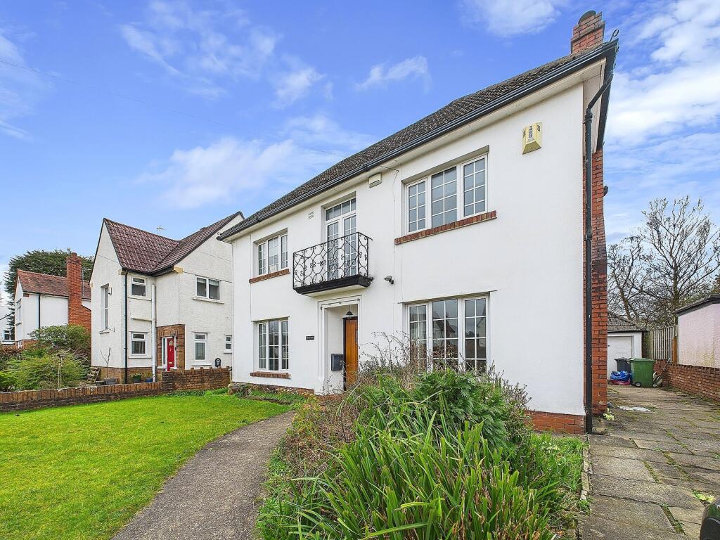 Driveway &amp; Front Entrance