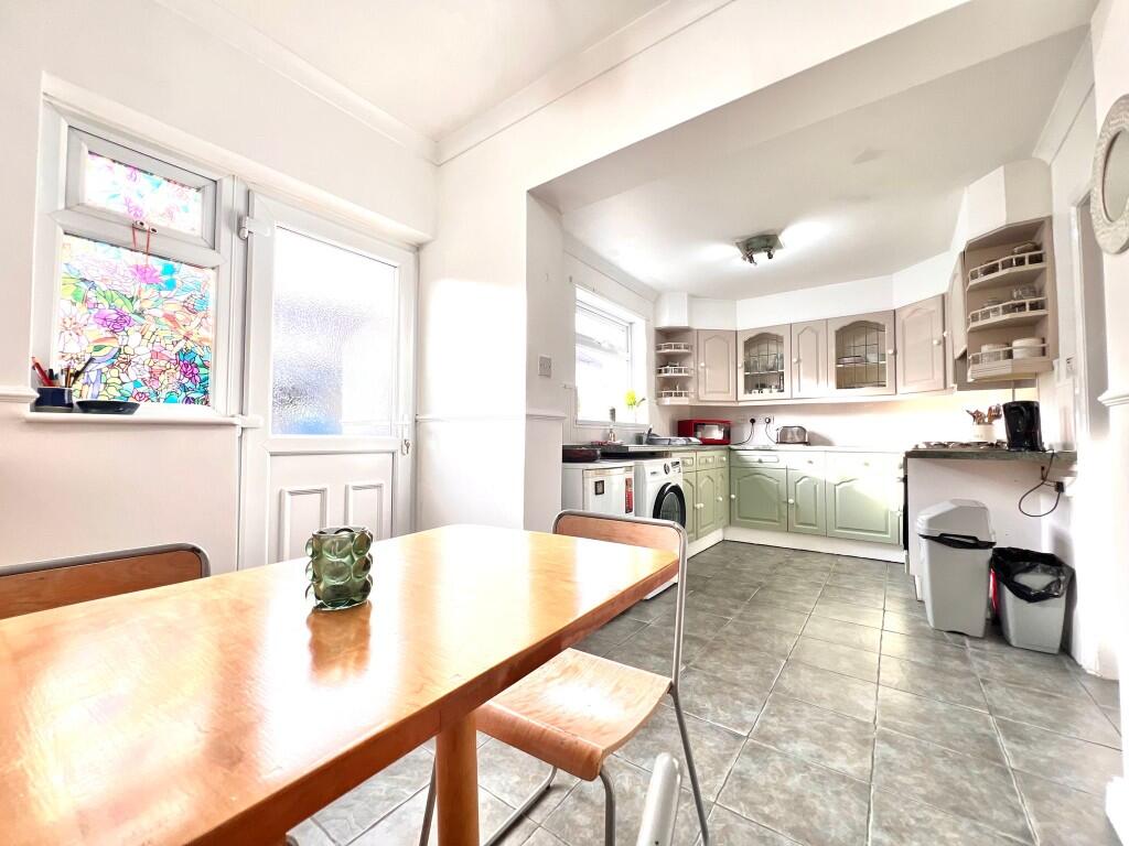 KITCHEN / DINER