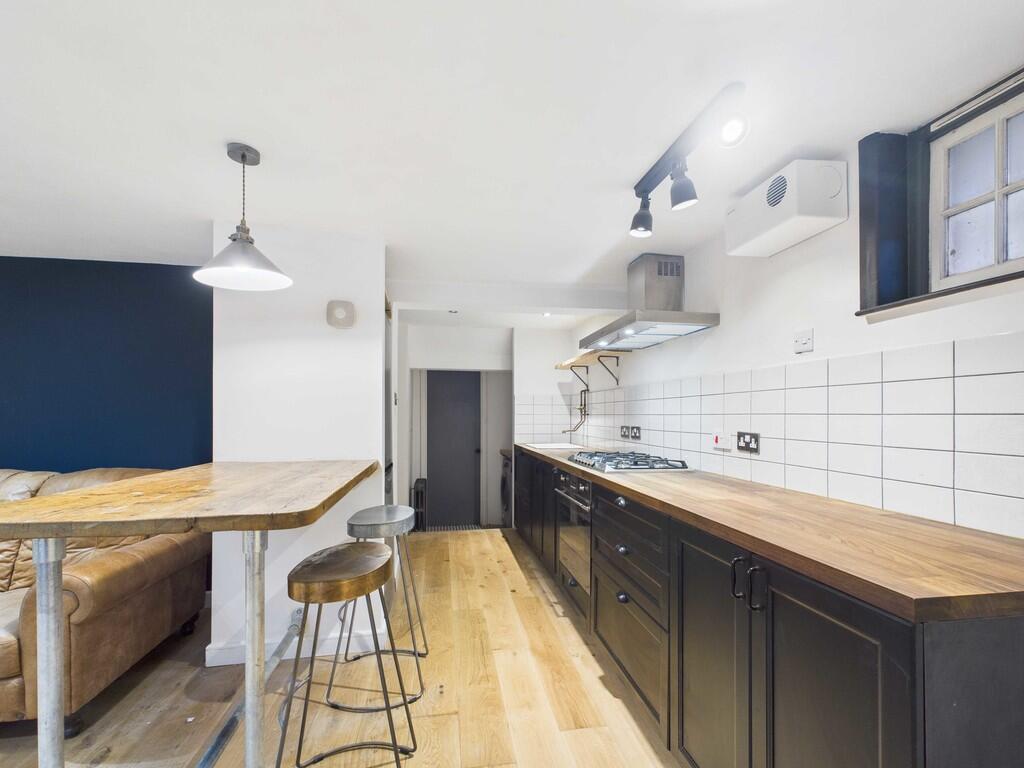 CAM03741G0-PR0136...