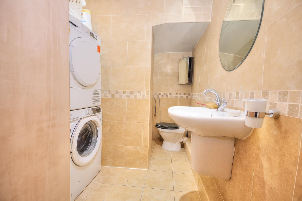 ChatGPT Image Sep 17, 2025, 02_39_13 PM.png