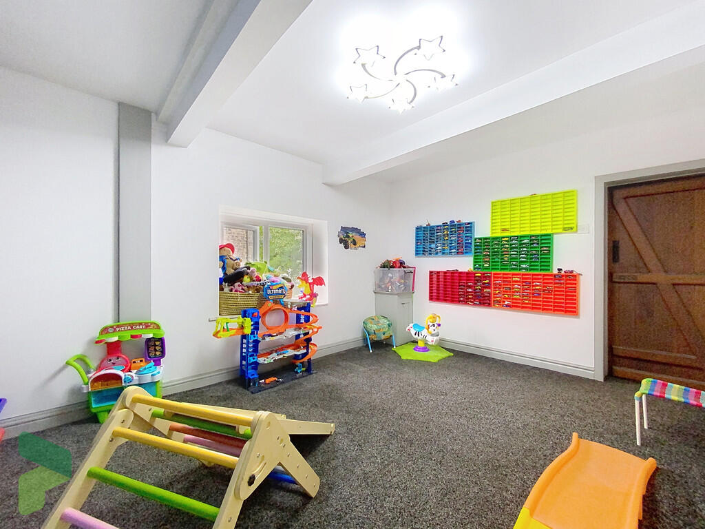 Living Room curre...