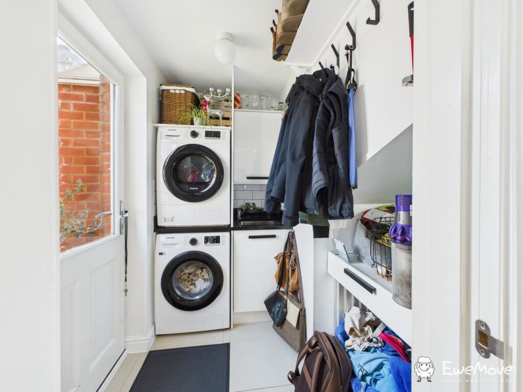 CAM02877G0-PR0064-STILL001