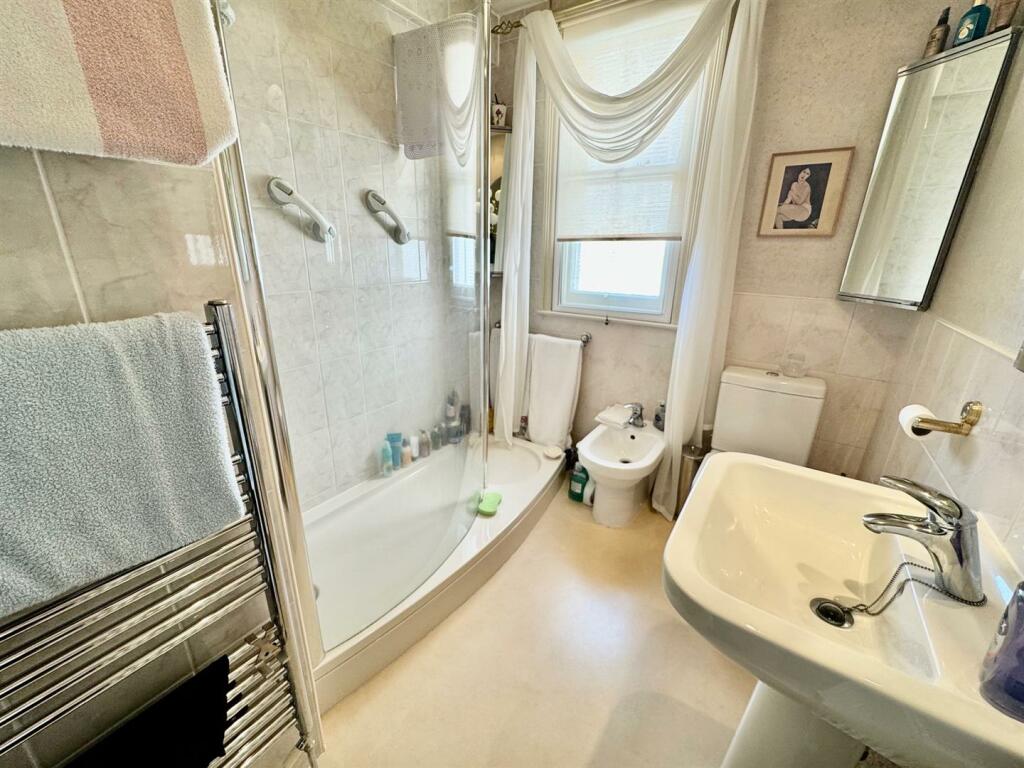 Bathroom.jpg