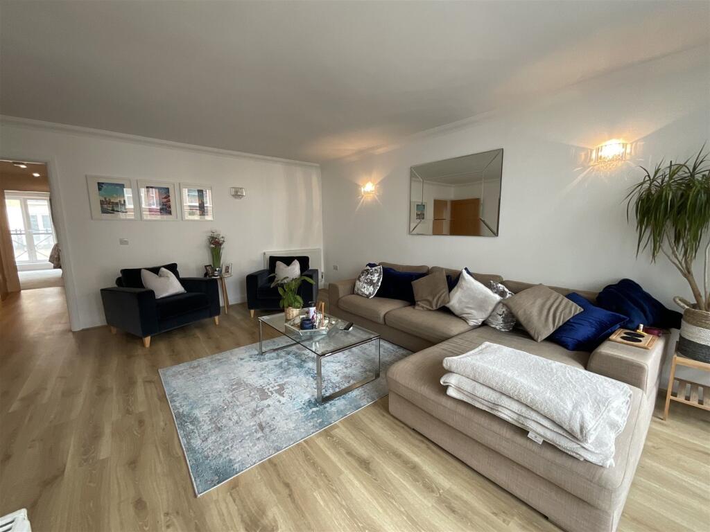 Lounge 3