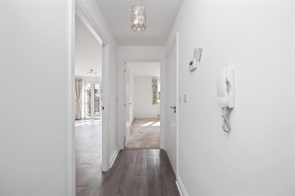 Lyndhurst House 8 ENTRANCE HALL.jpeg