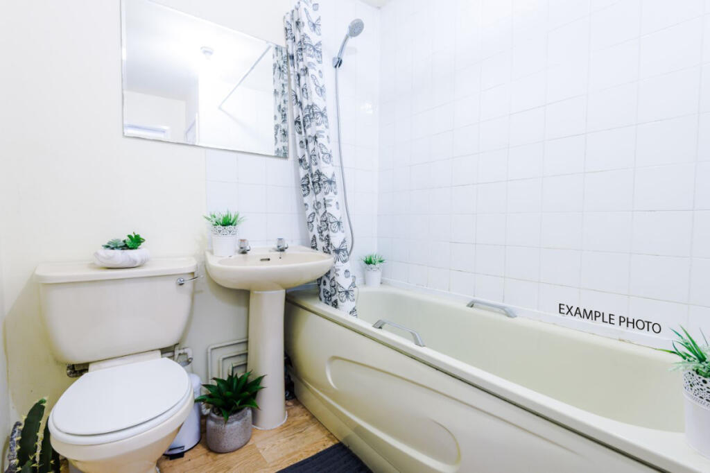 102 Lloyd Mansions Bathroom Example