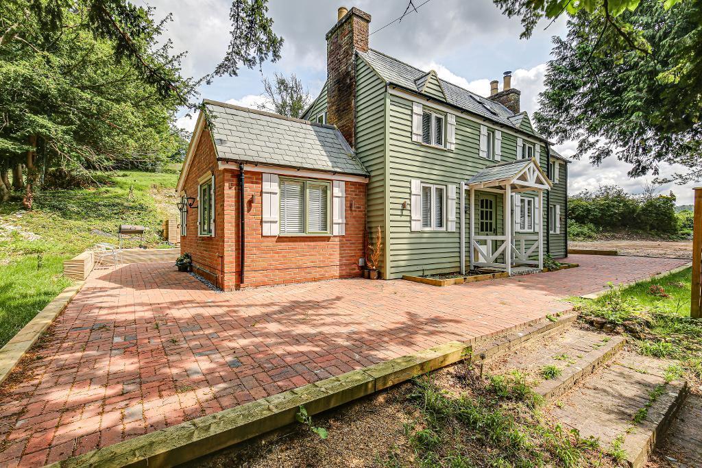 Church Road, Woldingham, Surrey, CR3 7LQ