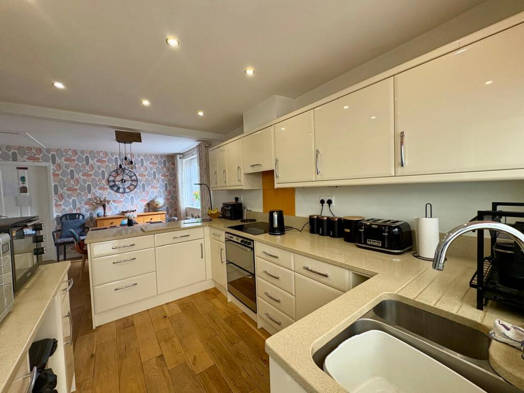 14 Howard Kitchen 1.jpg