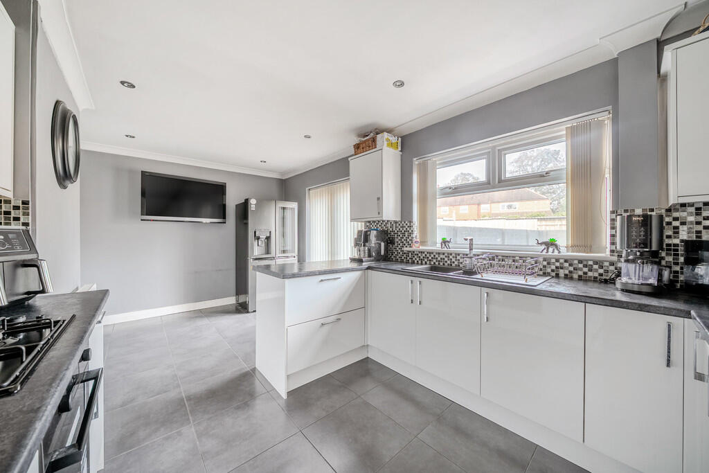 1371718-2-68ff979...