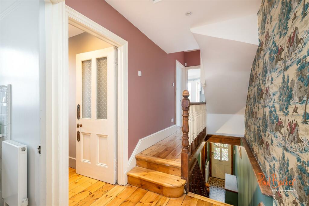 241028 - 61 Carlisle Avenue, St Albans - 17 [WM].j